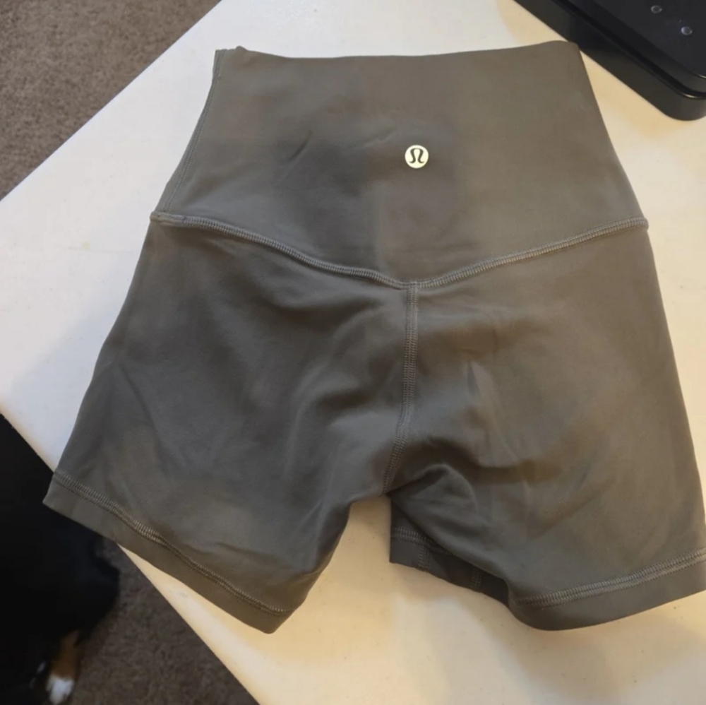 Lululemon Align HR Shorts 
4 inch Color Nomad